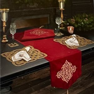 J QUEEN NEW YORK NOELLE HOLIDAY BURGUNDY TABLE RUNNER  16” X 106” NEW